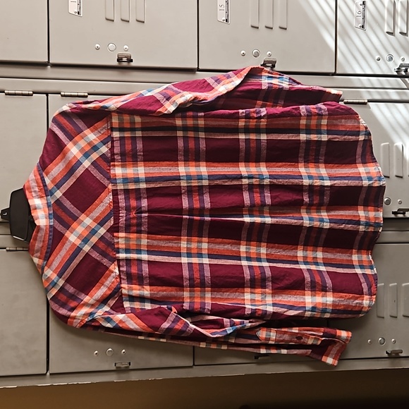 Ladies button down long sleeve flannel shirt ERROR on tag size see description - Picture 7 of 10